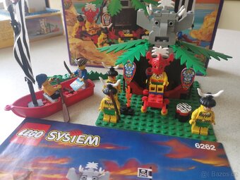 Lego King Kahuka's Throne (6262)
- 2