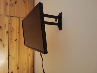 Televize s držákem na stěnu - pohyblivým - 2