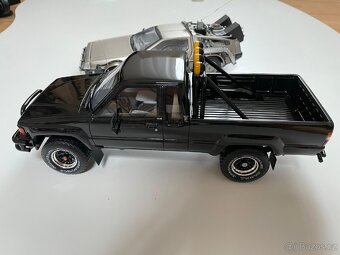 Toyota Hilux SR5 1:18 Otto Mobile Back to the future - 2