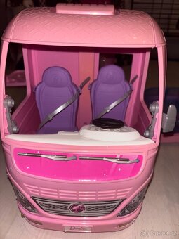 Barbie karavan se skluzavkou a bazénem - 2