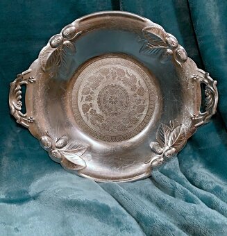 Vintage historický tác mísa s uchy s tlačeným dekorem - 2