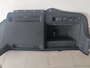 Kufrová bočnice Škoda Superb 3 hatchback - 2