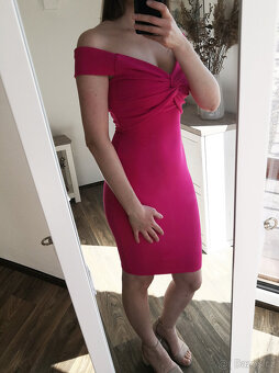 Růžové midišaty se spadlými rameny - 2