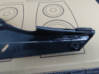 Suzuki Bandit 650 zadní podsedlový plast - 2