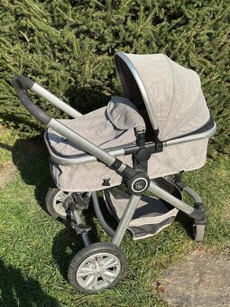 Šedý kočárek - 2