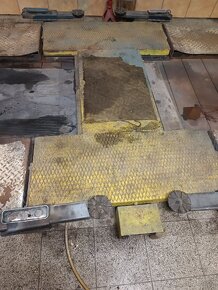 Nůžkový zvedak - 2