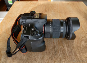 Objektiv 18-200mm pro Sony, k objektivu zdarma tělo SONY - 2