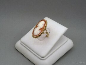 Krásný zlatý prsten s kamej - 2
