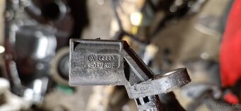 Snímač rychlosti otáčení / senzor ABS Audi - 2