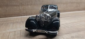 Model Mercedes Benz - 2