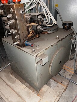 Hydraulická jednotka z pily - 2