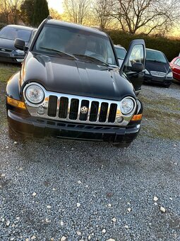 Jeep Cherokee 4x4 obsah 2,8 CRD bez dokladů - 2