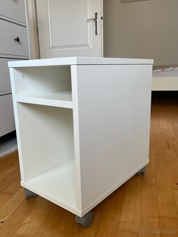 Noční stolek ikea - 2