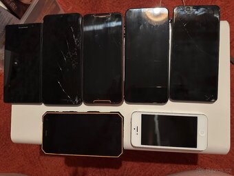 Mobilni telefony funkcni i na dily celek popis - 2
