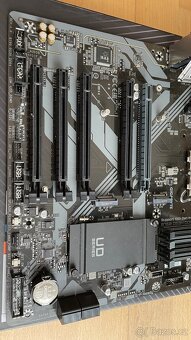 Deska B760, socket 1700, včetně plíšku - 2