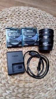 Canon eos 250d s dvěma objektivy - 2