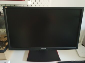 Stolní Počítač s monitorem 144hz - 2