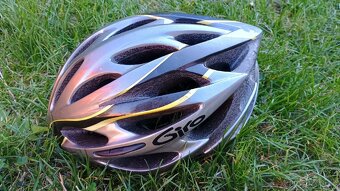 Cyklistická helma Giro M 55-59 cm - 2