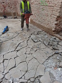 Zemní práce / demolice – ručně i bagrem, nástup ihned
- 2