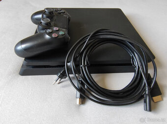 PS4 Slim 500GB, FW10 lze JB, 1x ovladač, kabely - 2