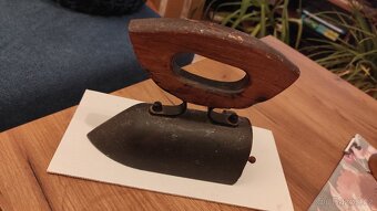 Starožitná žehlička - 2