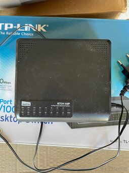 2x Switch, každý 16 portů - 2