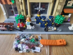 LEGO® Icons 10278 Policejní stanice - 2
