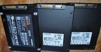 Prodám použité SATA III 2,5 SSD - 2