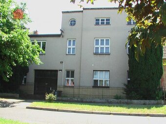 Prodej vily se třemi bytovými jednotkami ve Veselí nad Morav - 2