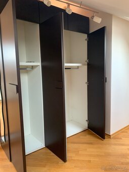 Šatní skříň - 2