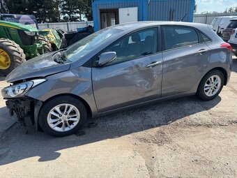 Hyundai i30 1.6d 2012 sražka se zveři - 2