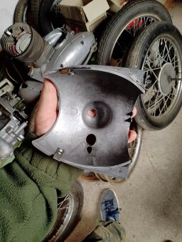 Jawa 250 pérák kryt karburátoru - 2
