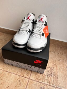 Jordan 4 White cement - 2