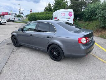 Volkswagen Jetta 2.0 FSI Sportline - 2