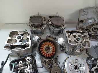 KTM LC8 990 - MOTOR NA DÍLY - 2