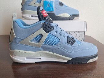 Jordan 4 Retro University Blue - 2