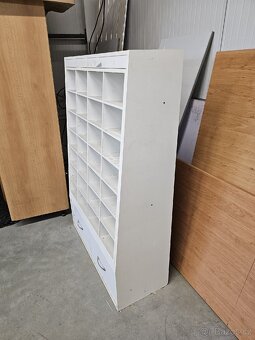 Prodám skříňku s přihrádkami - 2