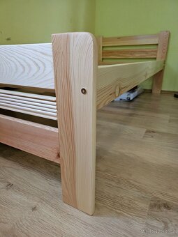 Masivní borovicová postel 90x200 cm včetně roštu – SKLADEM v - 2