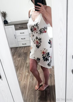 Letní lehounké zavinovací šaty s květy - 2