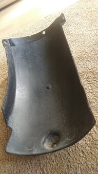 Suzuki GSX-R 750 / 1100 (1985-1988) - zadní blatník. - 2