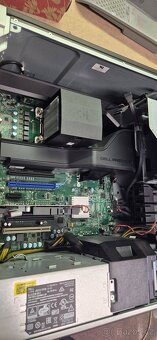 Dell Precision 5810 Tower - 2