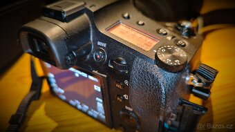 Sony Cyber-Shot DSC-RX10IV - 2