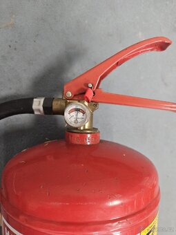 Práškový hasicí přístroj 6kg - 2