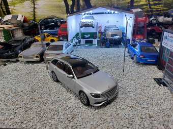 model auta Mercedes E klasse T modell Iscale 1:18 - 2