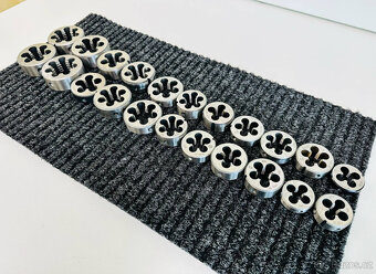 Závitová očka - 2