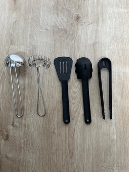 Kuchyňské náčiní na hraní IKEA. - 2