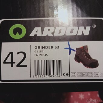 Prodám pracovní boty velikost 42 - 2