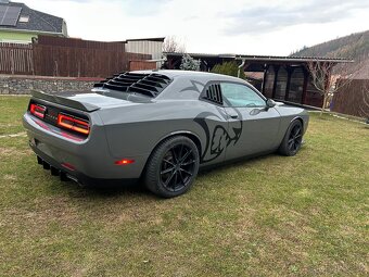 Dodge Challenger - 2