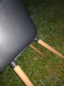 Židle plastovo dřevěné 4 kusy cena celkem 999 Kč - 2