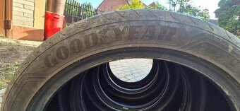 Pneu letní 235/45 R20 - 2